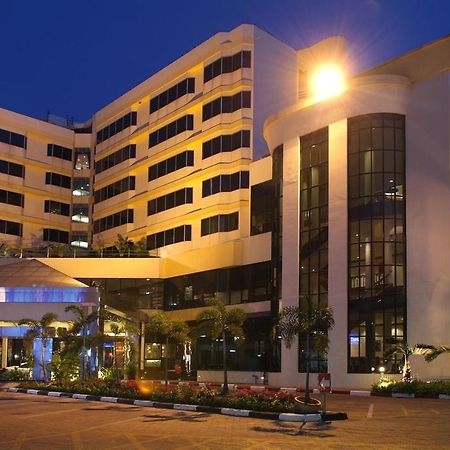 Chon Inter Hotel Chonburi Bagian luar foto