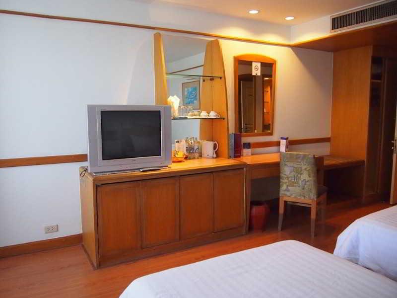 Chon Inter Hotel Chonburi Bagian luar foto