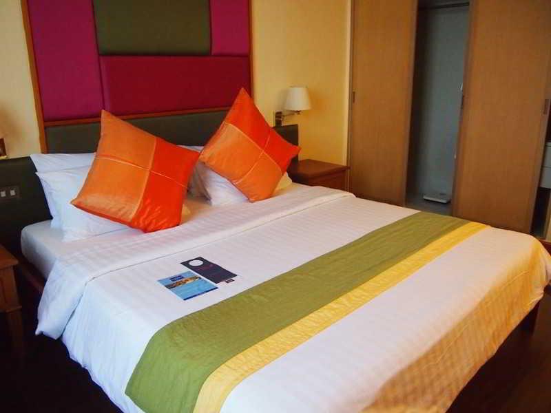 Chon Inter Hotel Chonburi Bagian luar foto