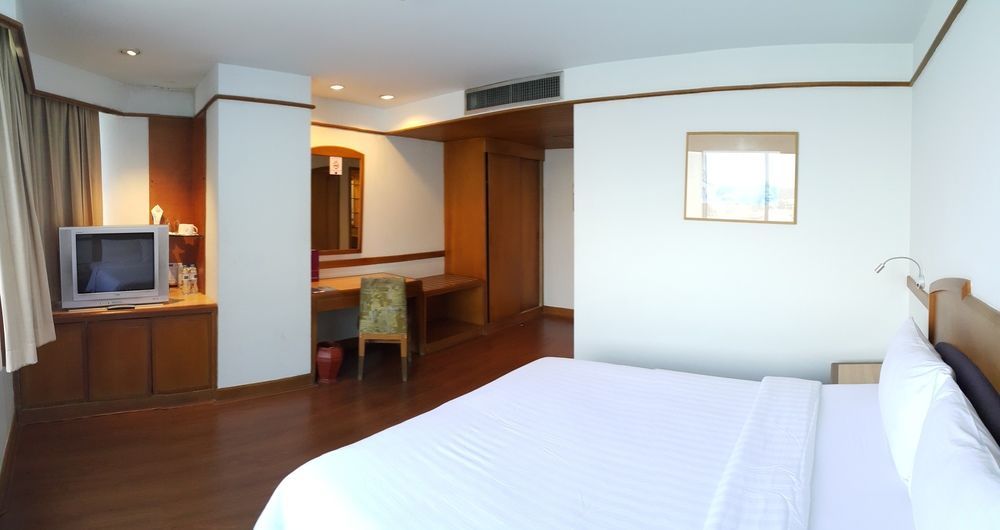 Chon Inter Hotel Chonburi Bagian luar foto
