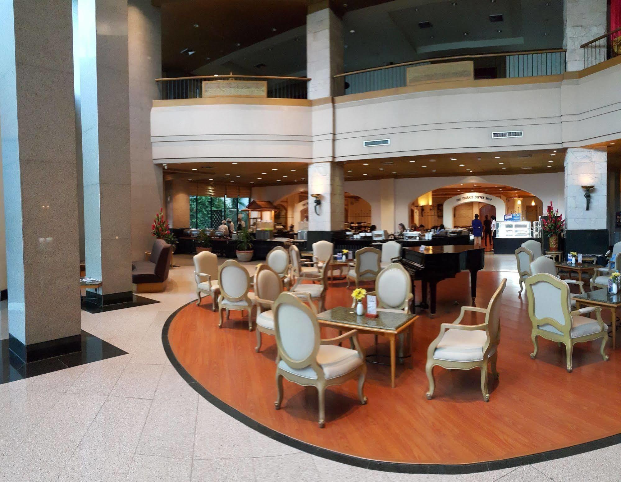 Chon Inter Hotel Chonburi Bagian luar foto