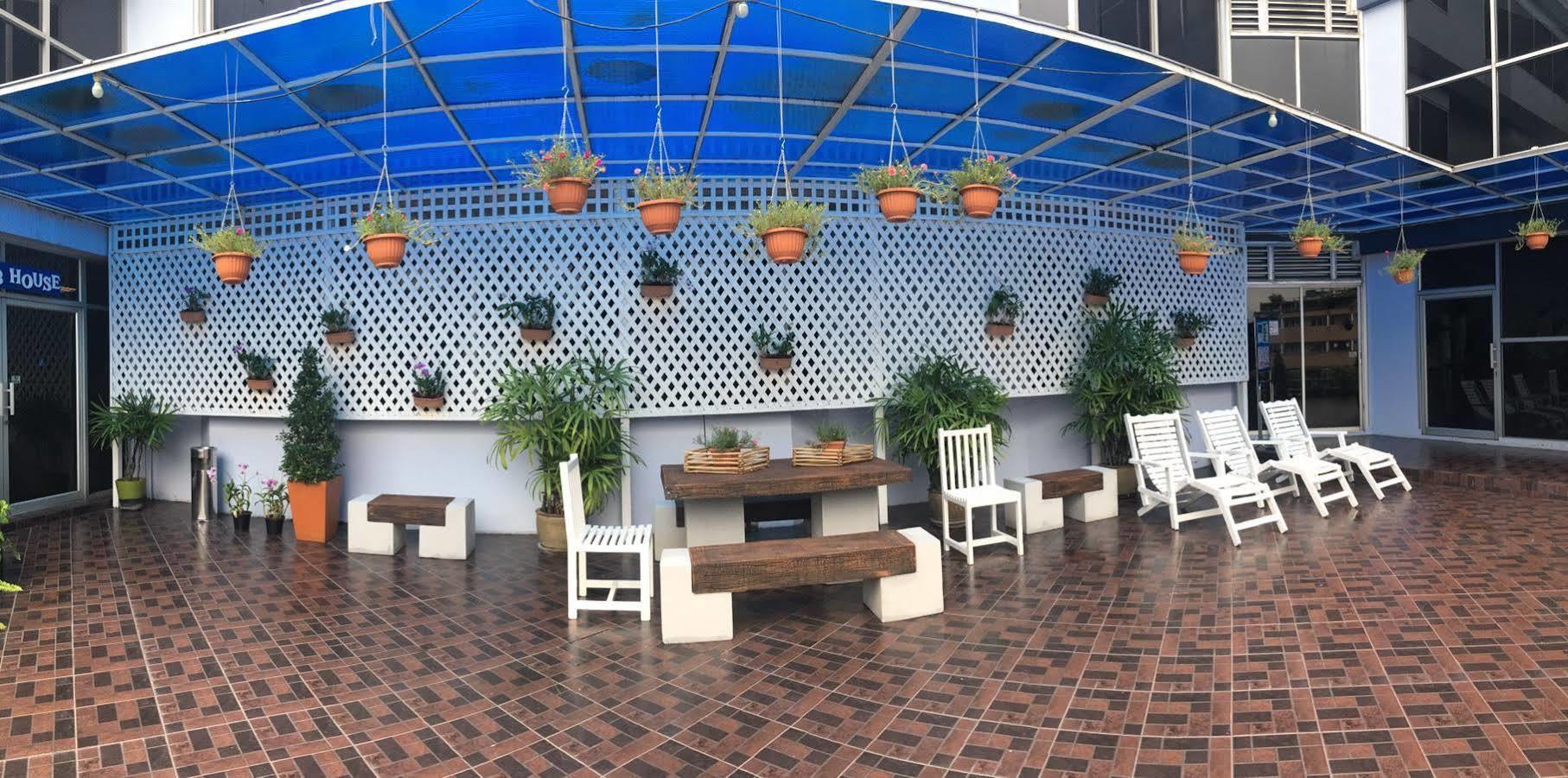 Chon Inter Hotel Chonburi Bagian luar foto