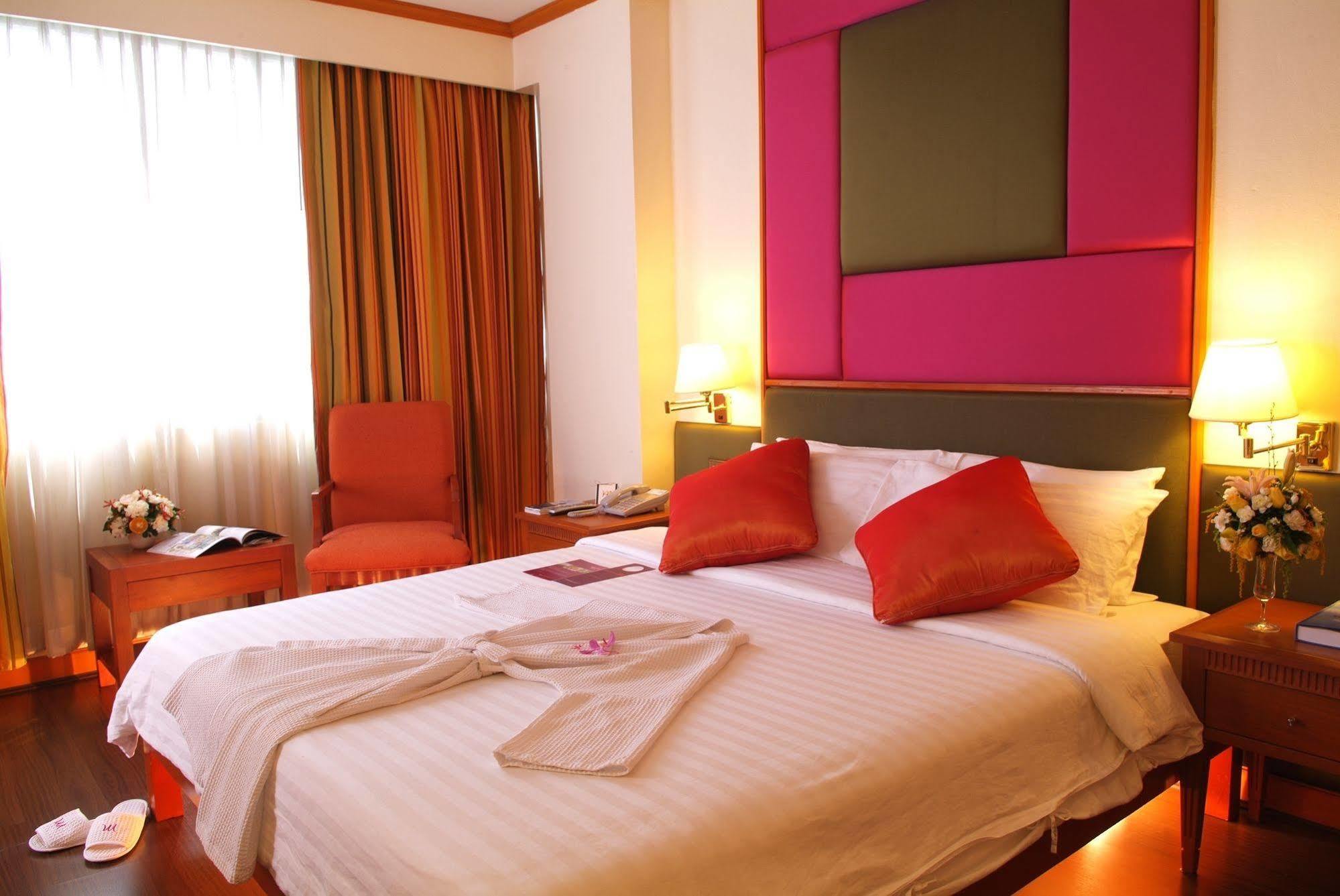 Chon Inter Hotel Chonburi Ruang foto