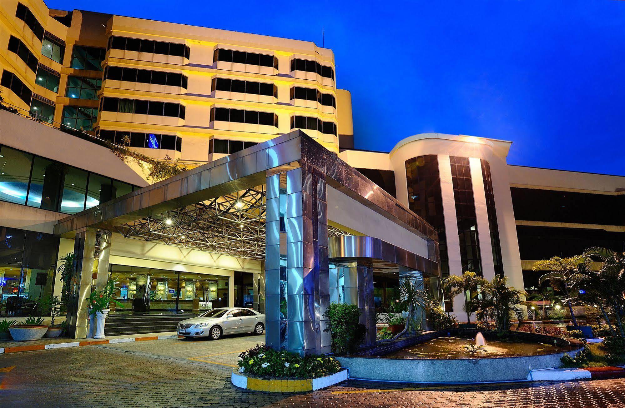 Chon Inter Hotel Chonburi Bagian luar foto