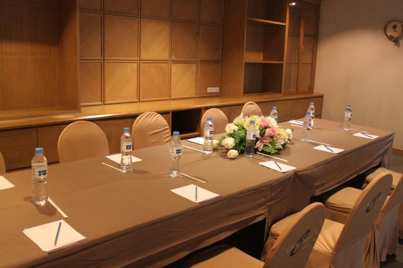 Chon Inter Hotel Chonburi Bagian luar foto