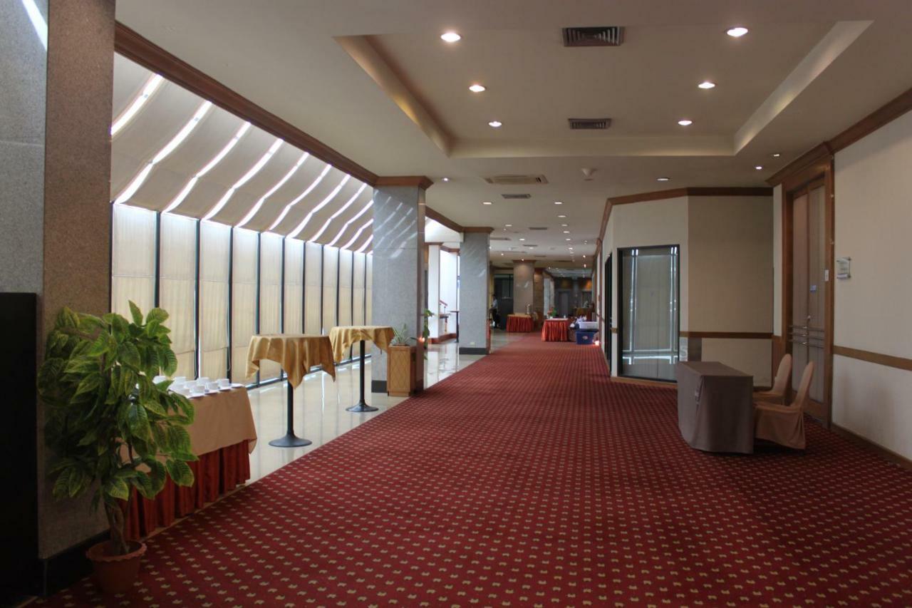 Chon Inter Hotel Chonburi Bagian luar foto