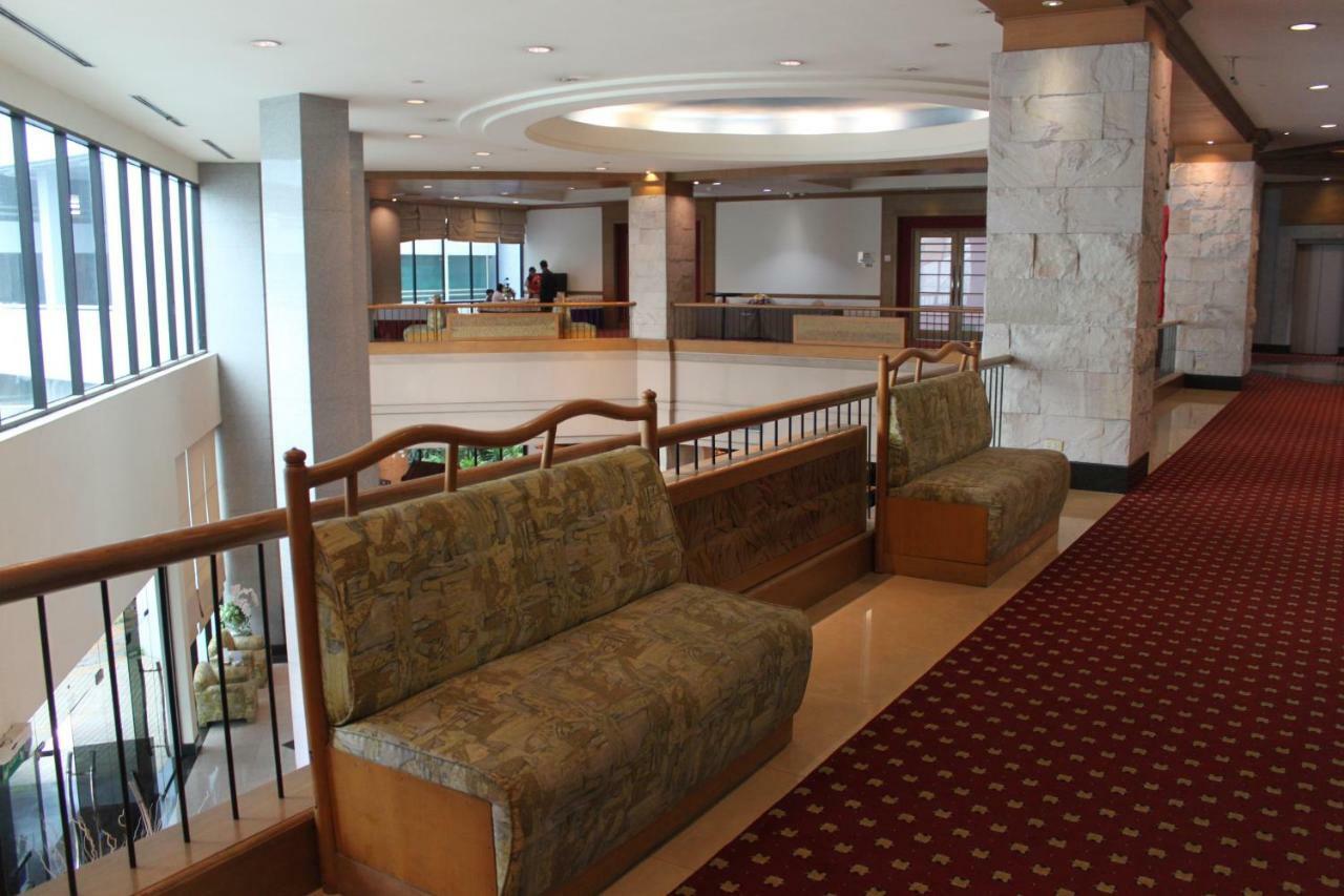Chon Inter Hotel Chonburi Bagian luar foto
