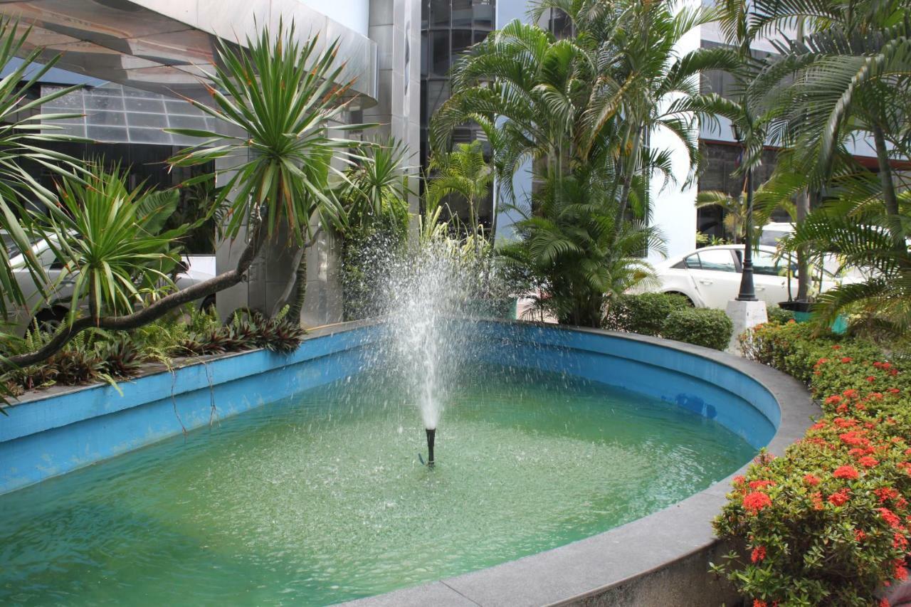 Chon Inter Hotel Chonburi Bagian luar foto